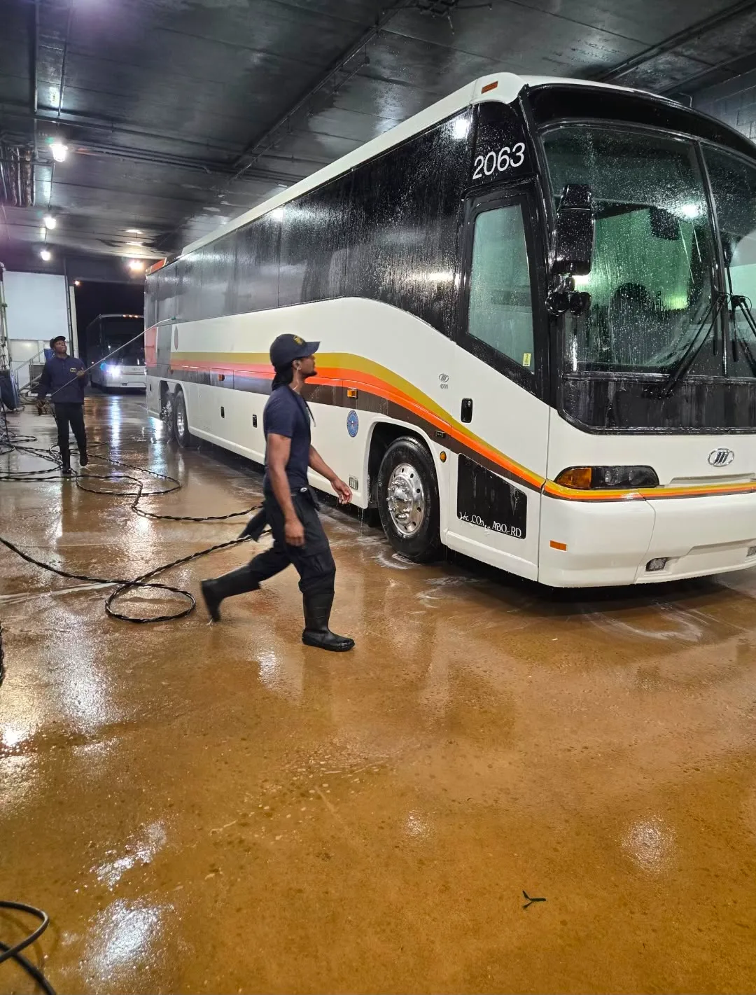 2008 MCI J4500 photo 5
