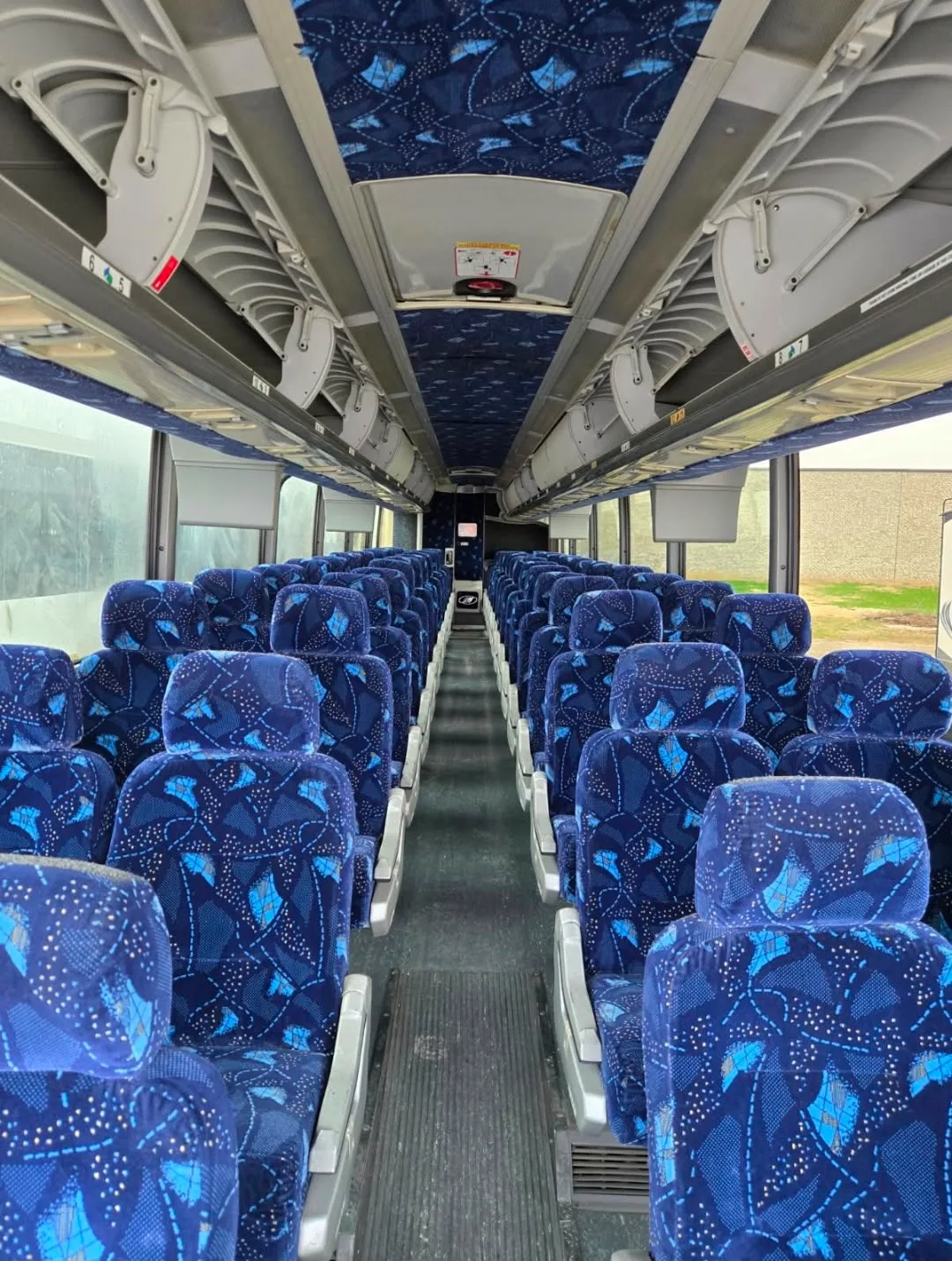 2008 MCI J4500 photo 2