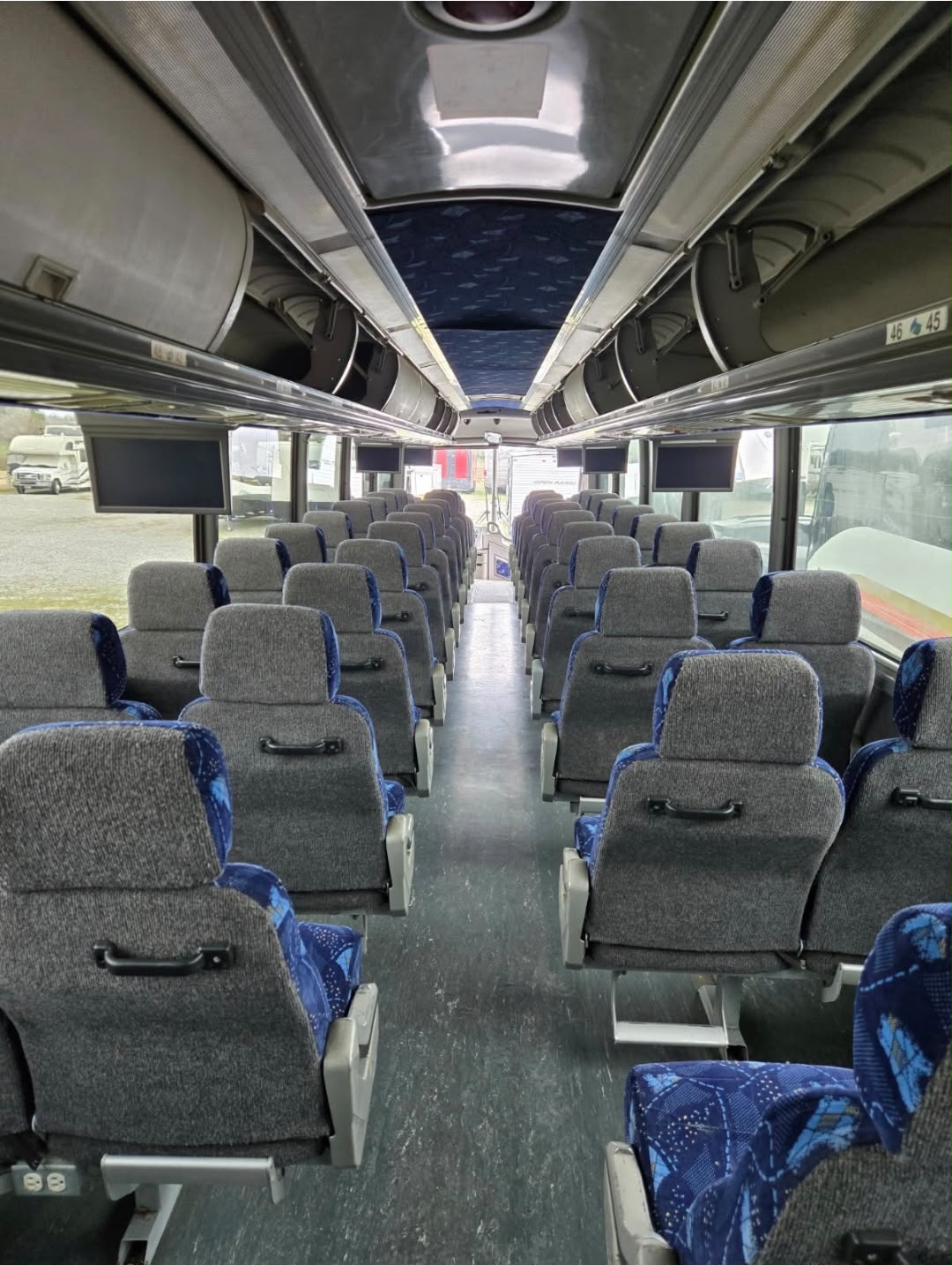 2006 MCI E4500 photo 3